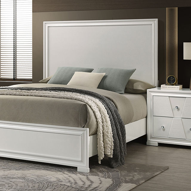 Holsted Bed White FM72012WH-Q-BED
